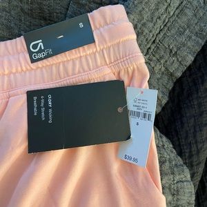 Gap fit NWT peach gym shorts size small